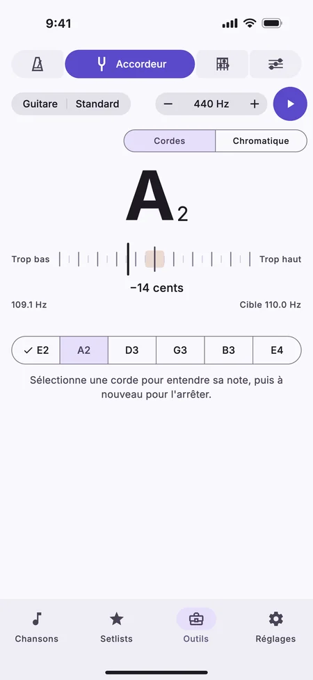 L’onglet Accordeur sur un iPhone, la corde de A d’une guitare entendue 14 cents trop bas et le E grave déjà juste.