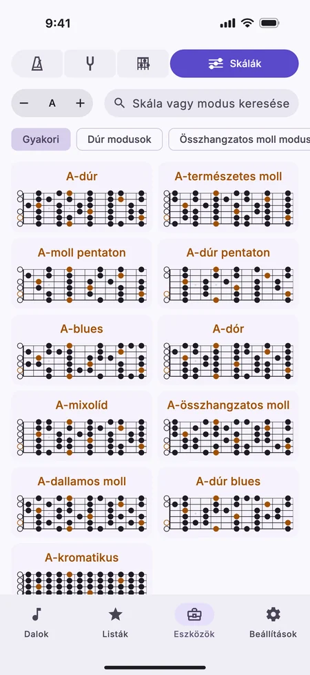A Skálák fül iPhone-on, az A gyakori skáláival gitáron.